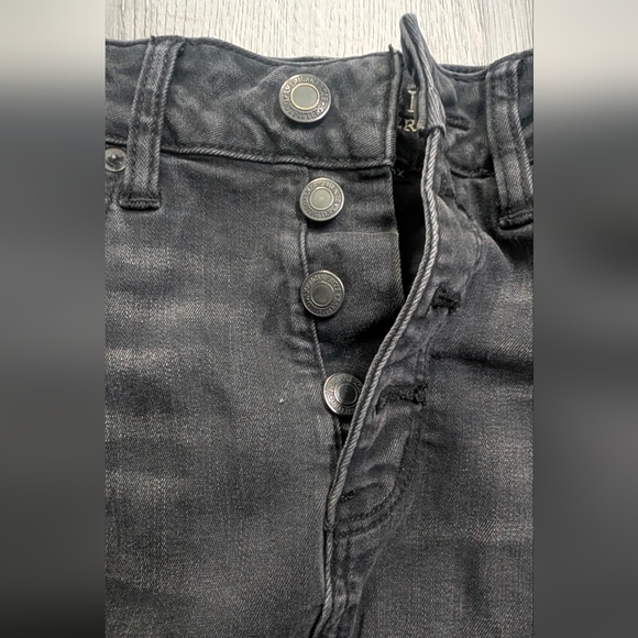 American Eagle Hi-Rise Black Distressed Denim Mini Skirt Size 6 Goth Alternative - Picture 10 of 12